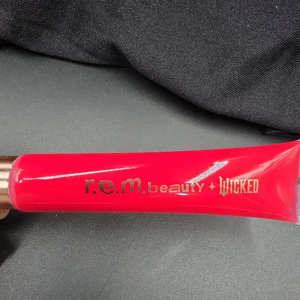 r.e.m. beauty Wicked For Good Poppy Punch Plumping Lip Gloss 8.33 oz NEW